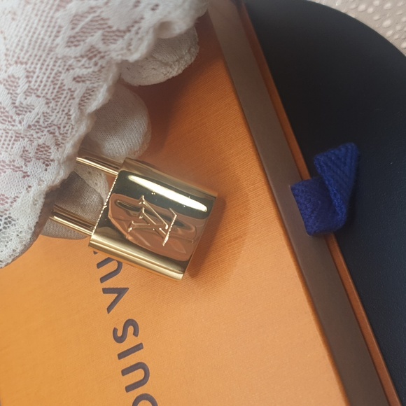 Auth ⚘️NEW 💗Louis Vuitton LOCK 🔐 #443- Rare W/LV box -full inclusion- - Picture 6 of 10